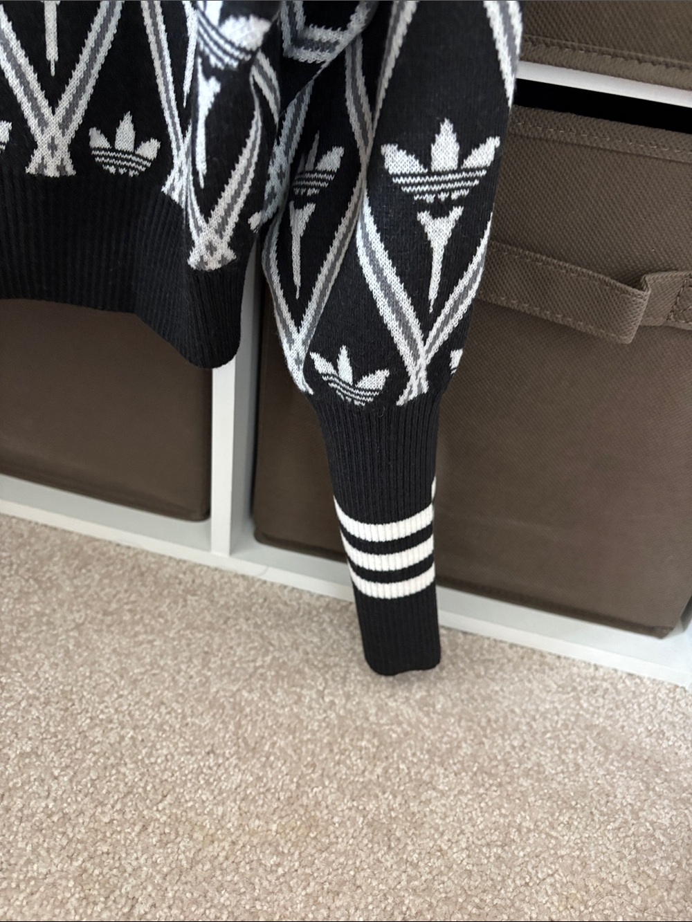 adidas Black & White cropped  Trefoil Diamond Turtleneck Sweater size large - Picture 5 of 8